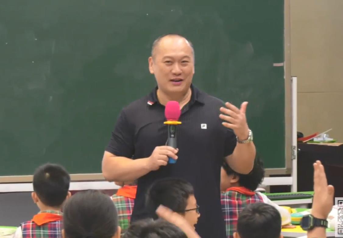 何捷，精讀課文《麻雀》，編教材四年級上冊習(xí)作單元