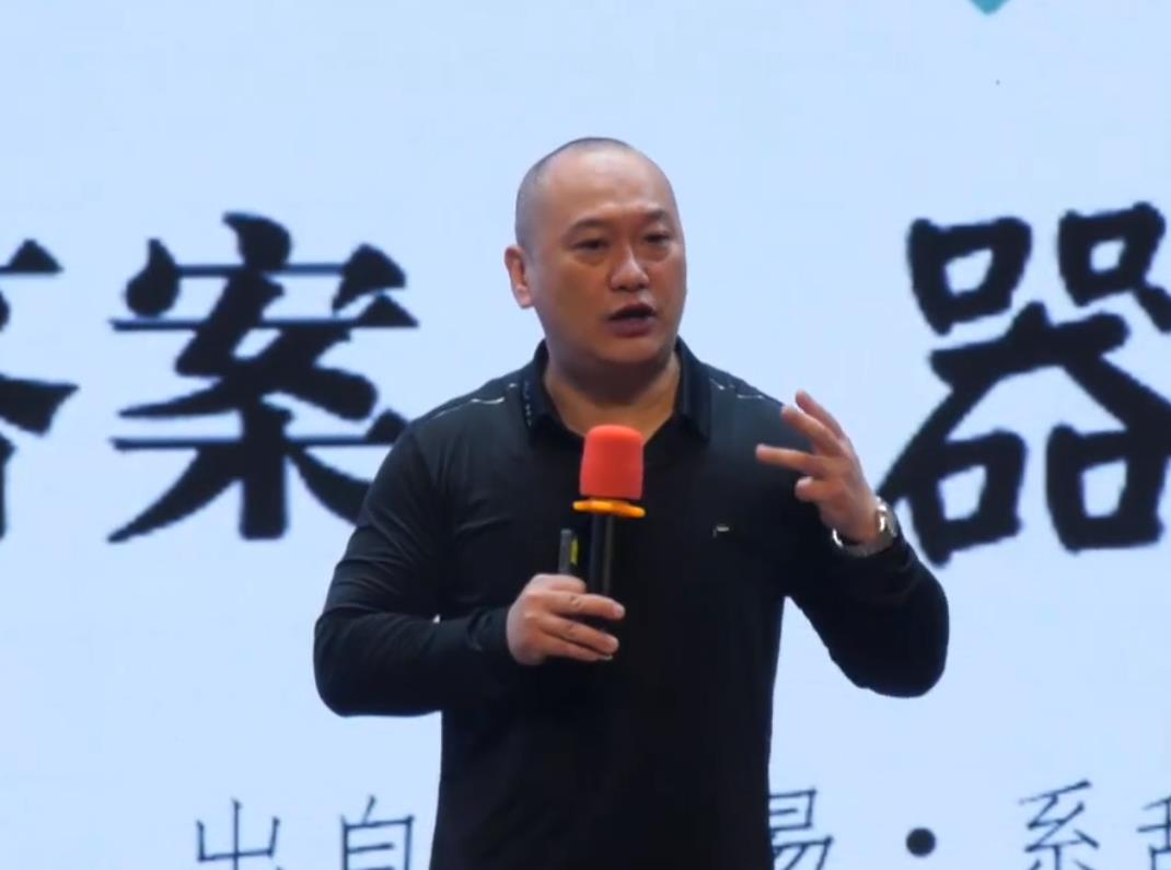 何捷，講座《革命文化題材課文學(xué)習(xí)評價的設(shè)計》