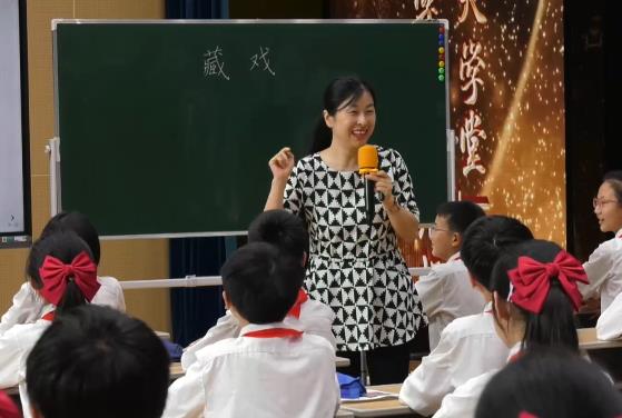馮櫟鈞，《藏戲》，六年級(jí)下冊(cè)，第一單元