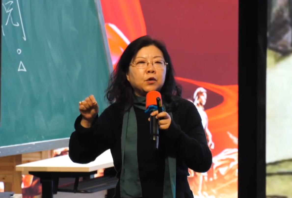 張詠梅，講座：《革命文化題材課文學(xué)習(xí)目標的設(shè)計》