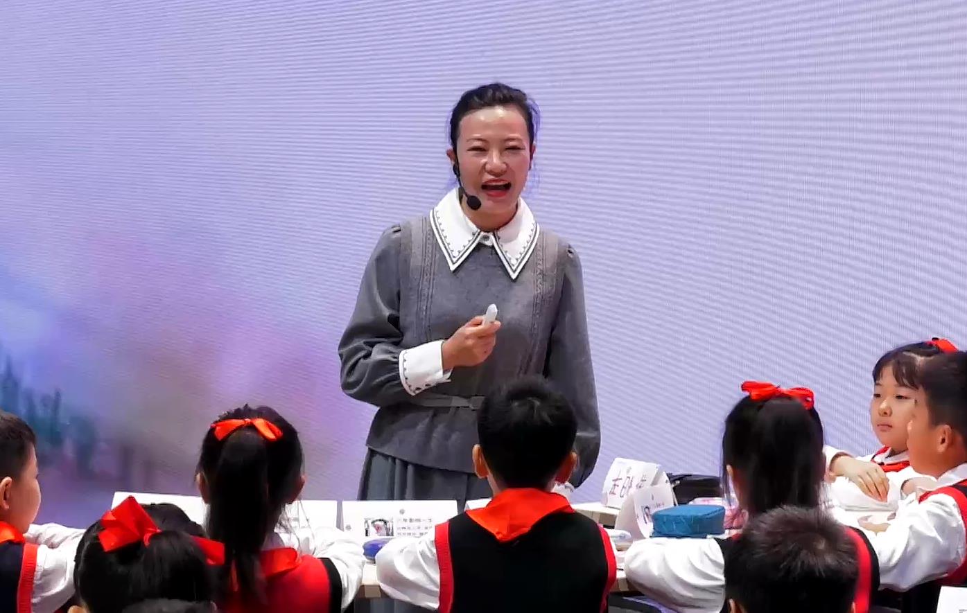 梁靜，《閱讀策略：總也倒不了的老屋》，三年級(jí)上冊(cè)，第四單元