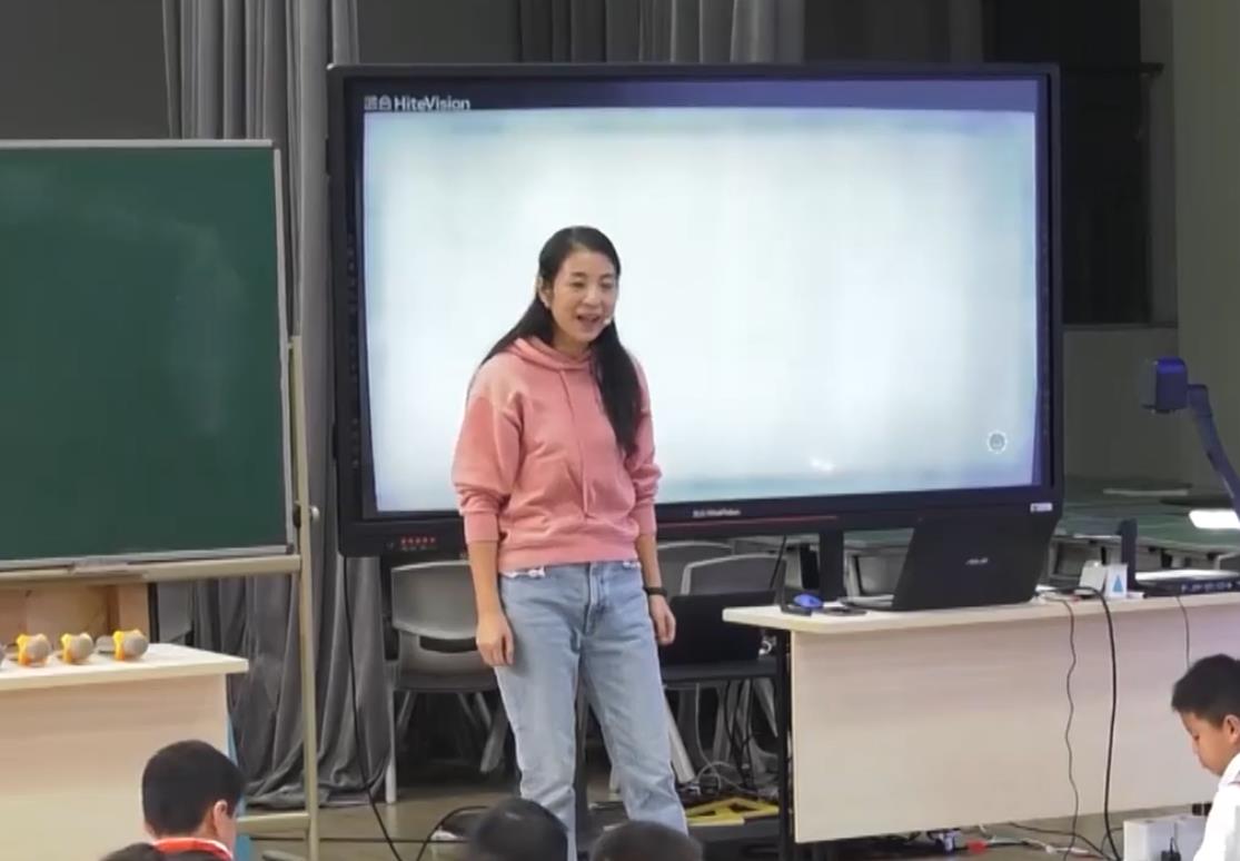 謝晶晶?	《條形統(tǒng)計(jì)圖》	四年級	上冊