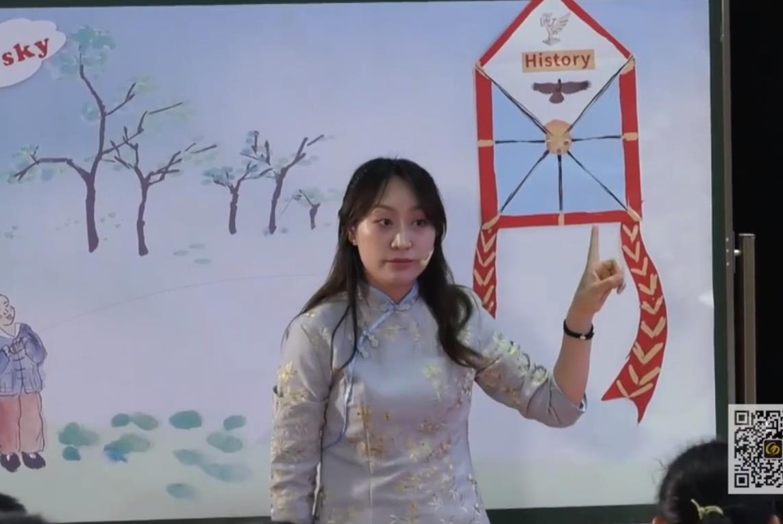 陳華曦，閱讀課《FLY AROUND THE WORLD》，五年級(jí)，自編文本