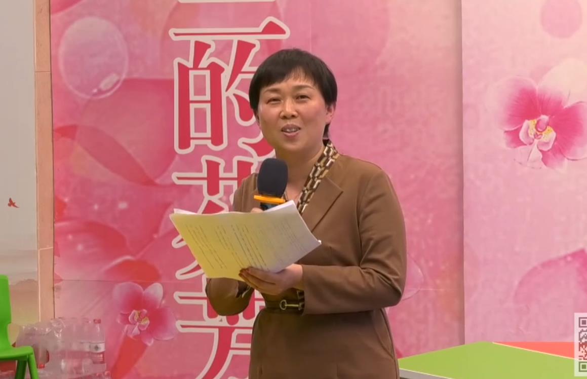  魏小娜，專家評課