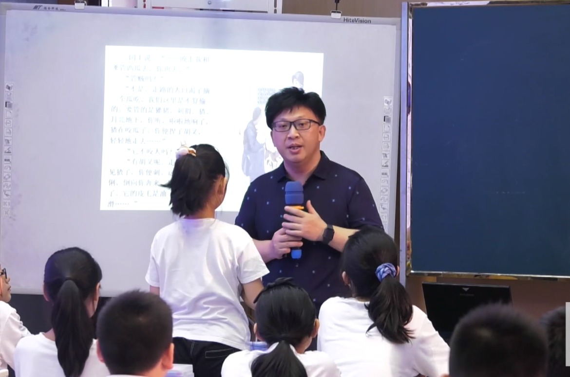 張學(xué)偉《少年閏土》+微講座，六年級(jí)上冊(cè)八單元