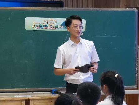 凌偉，《友誼的回聲》，四年級(jí)下冊(cè)，人音版