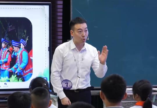 吳焊，《太陽(yáng)出來(lái)喜洋洋》，四年級(jí)上冊(cè)，第六單元，蘇少版