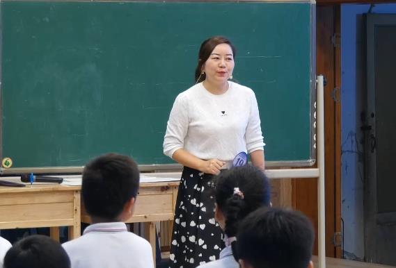 熊超，《打秋千》，三年級(jí)下冊(cè)，湘藝版